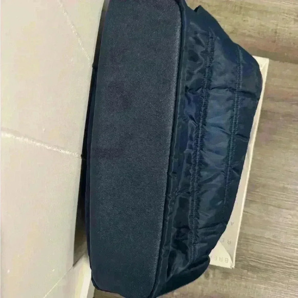 Lug Shoulder Bag - Picture 9 of 10